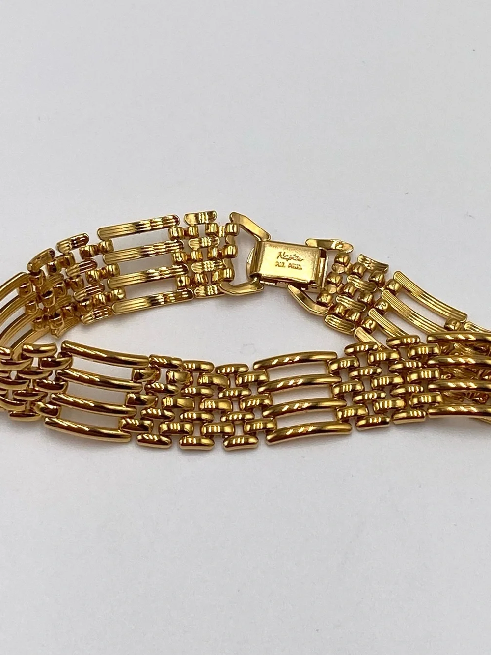 Vintage Napier Bracelet Linked Gold Tone Fold Over Clasp 7”
